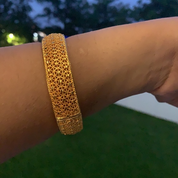 Geometric Gold bangle - Picture 6 of 7